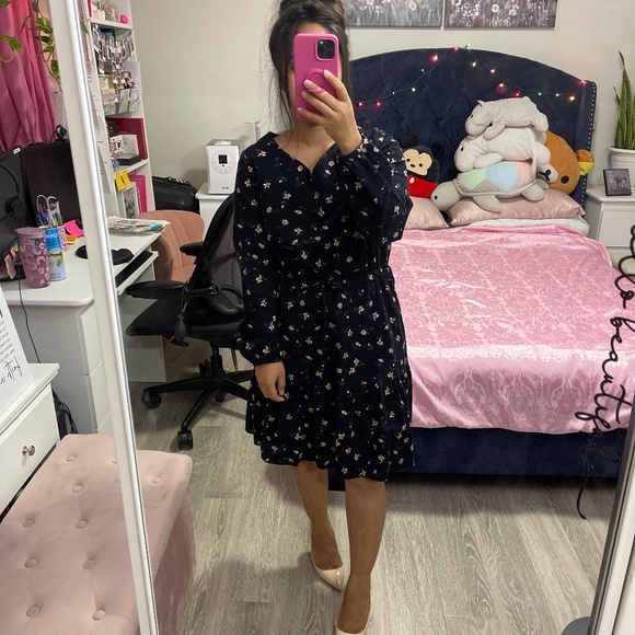 Navy Blue floral dress. Made in Korea - Picture 3 of 10